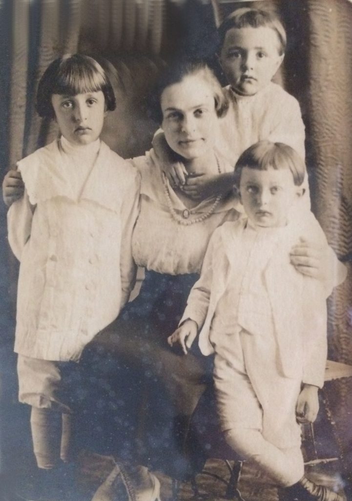 Blieden Children with their aunt, Reve Blieden Bricker